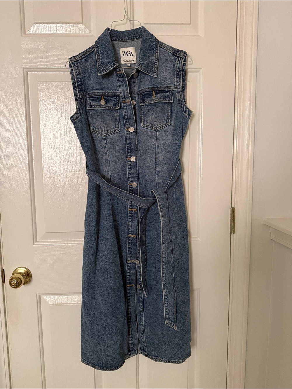 Zara Sleeveless Button-Front Denim Dress in Blue